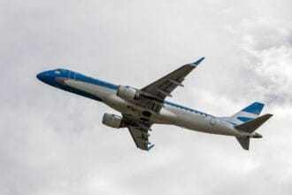 Aerolíneas Argentinas aplicará un aumento en los pasajes por la suba del petróleo
