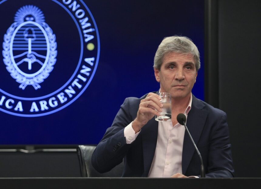 Luis Caputo analizó la guerra en Medio Oriente como un “shock fuerte” Luis Caputo analizó la guerra en Medio Oriente como un “shock fuerte”