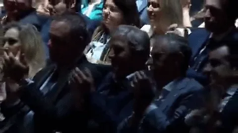 Video: la fría reacción de Karina Milei cuando el presidente halagó a Santiago Caputo