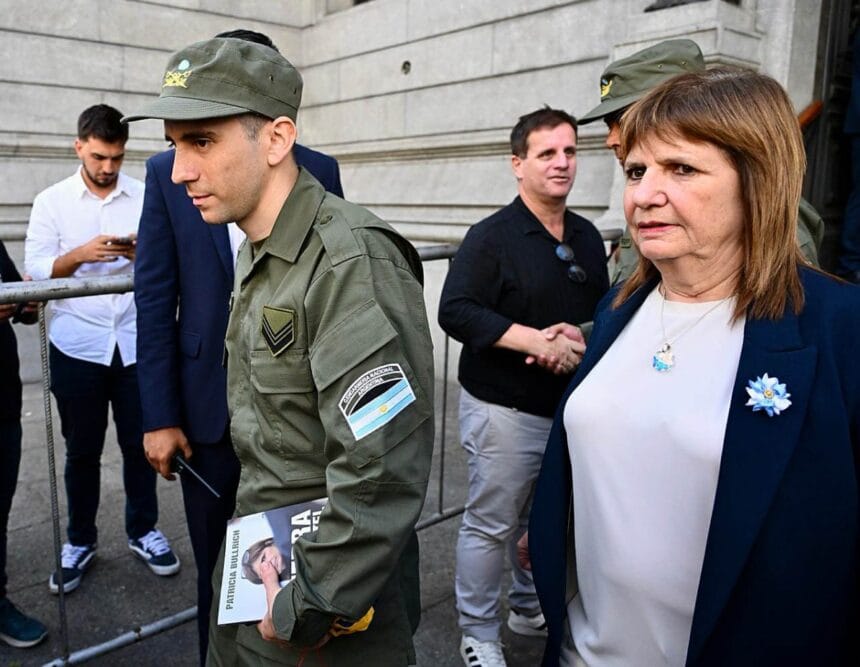 Bullrich recibió a Nahuel Gallo y lanzó un fuerte mensaje contra la AFA
