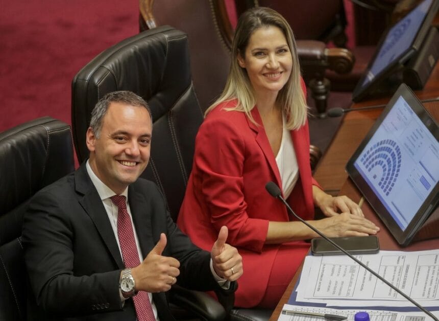 Carlolina Losada intentó defender a Manuel Adorni y un chimentero la dejó sin palabras