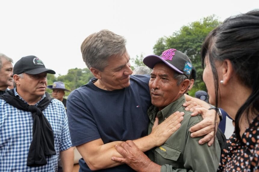 Este Domingo: El Gobernador Zdero Llegó A Comandancia Frías Para Seguir De Cerca La Asistencia A Familias Afectadas Por Las Inundaciones Este Domingo: El Gobernador Zdero Llegó A Comandancia Frías Para Seguir De Cerca La Asistencia A Familias Afectadas Por Las Inundaciones