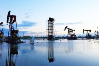 Se desplomó el precio del petróleo tras la apertura del estrecho de Ormuz