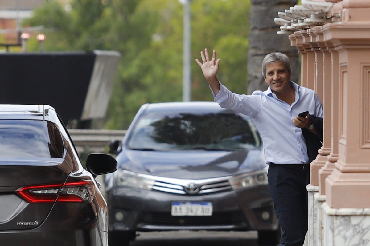 Caputo defendió los créditos del Banco Nación a funcionarios y anticipó un 2027 sin sobresaltos: “Será un paseo por el parque” Caputo defendió los créditos del Banco Nación a funcionarios y anticipó un 2027 sin sobresaltos: “Será un paseo por el parque”