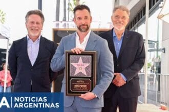 Noah Wyle, actor de “ER” y The Pitt, recibe su estrella en el Paseo de la Fama de Hollywood