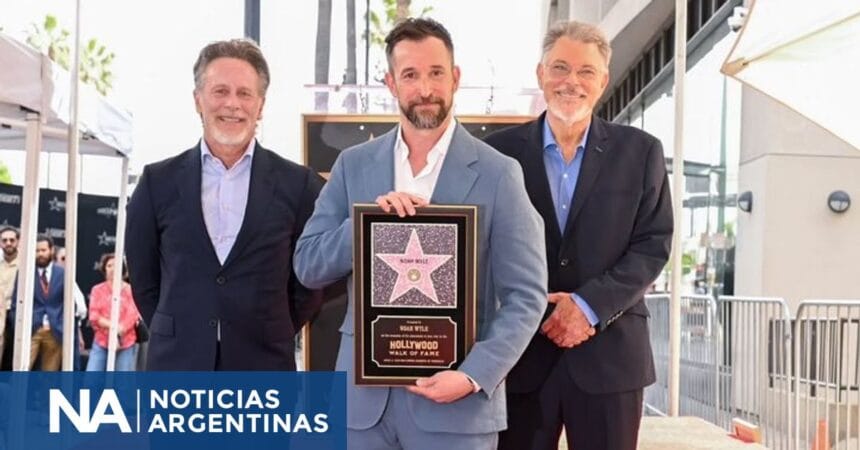 Noah Wyle, actor de “ER” y The Pitt, recibe su estrella en el Paseo de la Fama de Hollywood