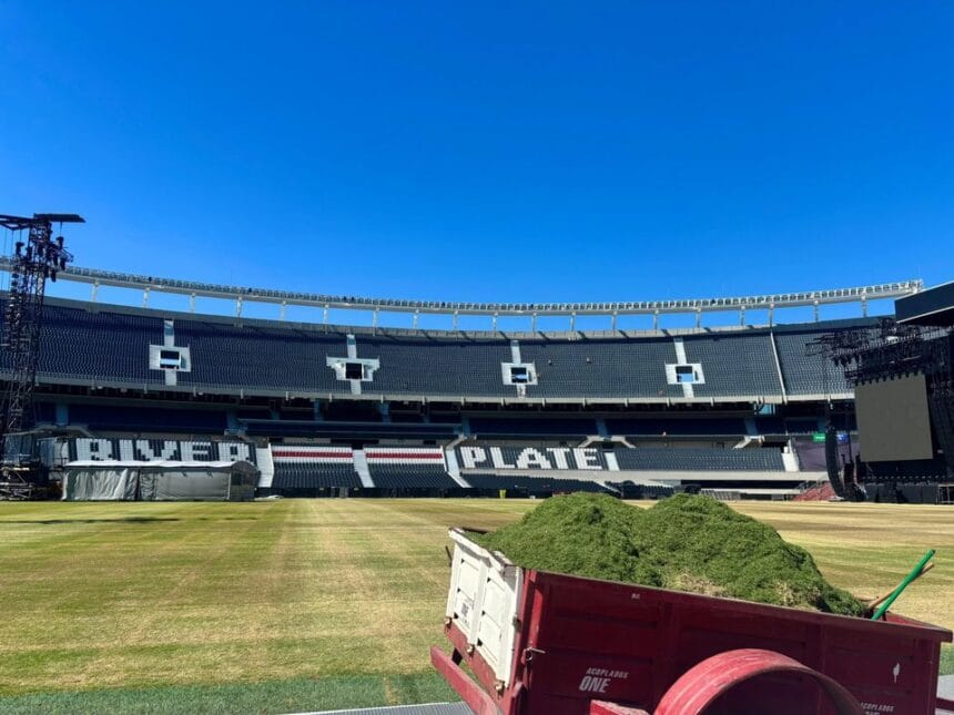 Preocupación en River por el estado del campo de juego del Monumental tras los recitales Preocupación en River por el estado del campo de juego del Monumental tras los recitales