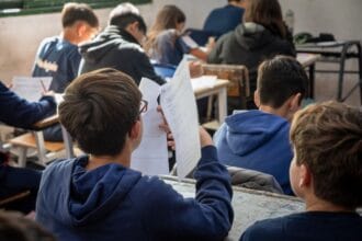 Cuáles son los requisitos para recibir el voucher educativo y para quién está destinado