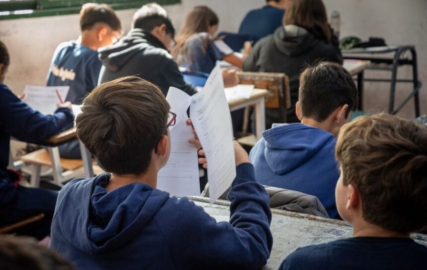 Cuáles son los requisitos para recibir el voucher educativo y para quién está destinado