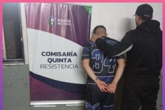 RESISTENCIA:    Agentes Demoran A Sospechoso Por Robo De Parlante