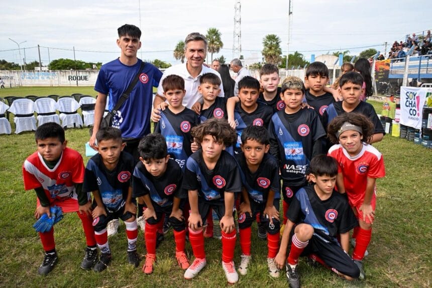 Tres Isletas: El Gobernador Zdero Acompañó Los 90 Años Del Club Vélez Sarsfield Y Entregó Equipamiento Deportivo Tres Isletas: El Gobernador Zdero Acompañó Los 90 Años Del Club Vélez Sarsfield Y Entregó Equipamiento Deportivo