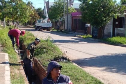 Sáenz Peña: El municipio avanza con la limpieza de canales y baja el nivel de los reservorios ante el pronóstico de lluvias