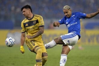 Con una expulsión polémica, Boca perdió contra Cruzeiro en Brasil
