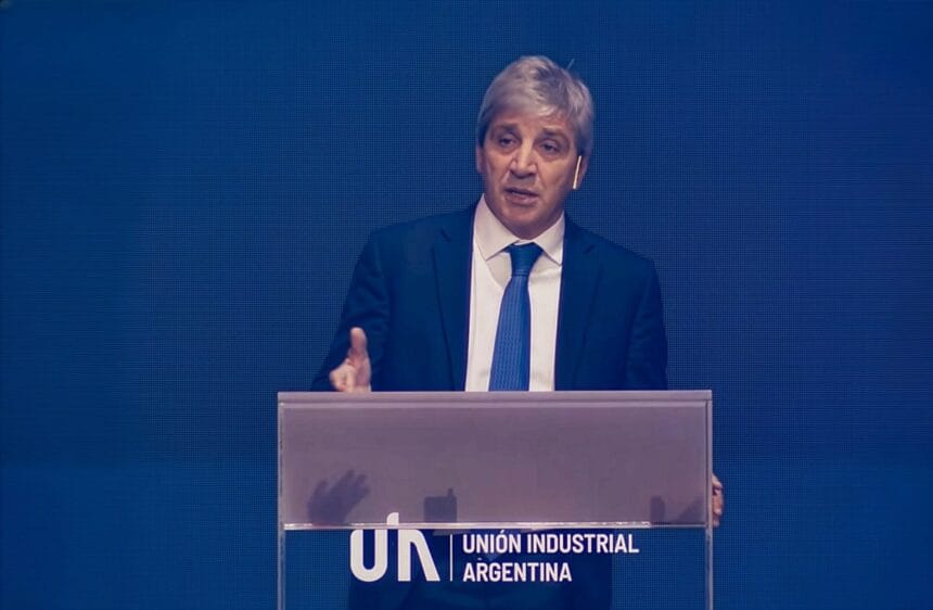 Caputo volvió a Estados Unidos para destrabar un desmbolso del FMI y del Banco Mundial