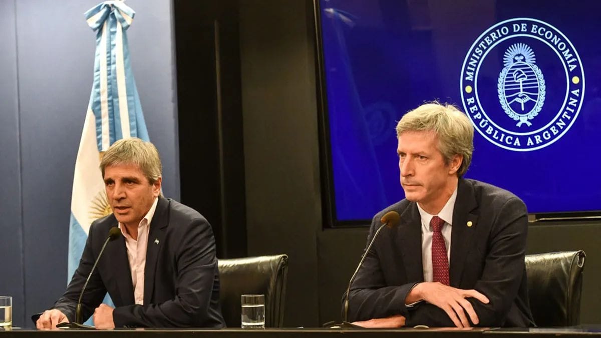 Deuda: el Gobierno buscará colocar nuevos bonos en dólares para cubrir los vencimientos de julio