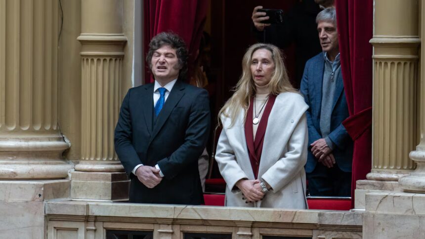 Milei se peleó con diputados opositores, aplaudió el discurso de Adorni y criticó a los periodistas