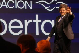 Milei cerró filas con Caputo y expuso diferencias con Macri ante empresarios