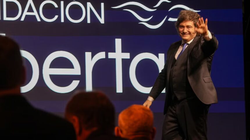 Milei cerró filas con Caputo y expuso diferencias con Macri ante empresarios