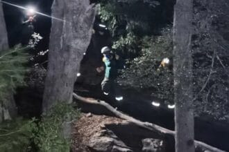Un bebé cayó 30 metros por la pendiente de un cerro tras desprenderse de una mochila de trekking