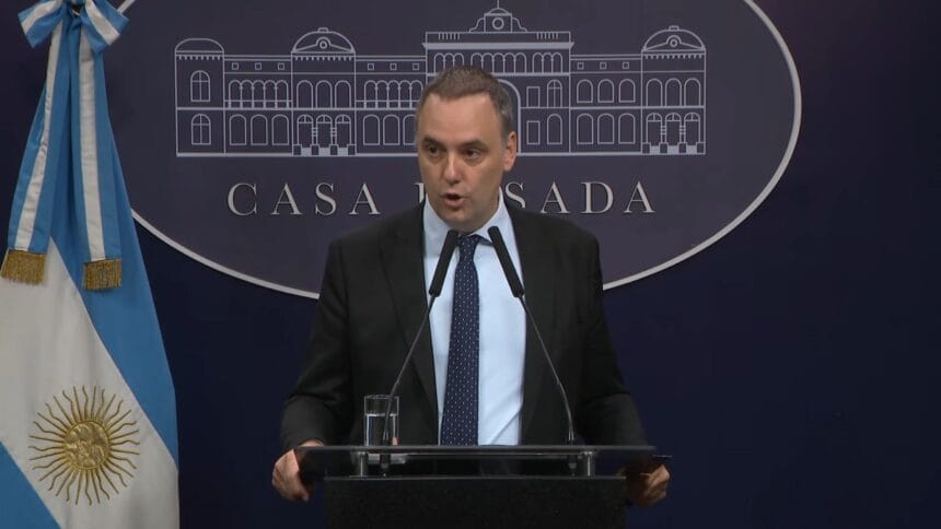 Adorni evitó dar mayores aclaraciones sobre su patrimonio y justificó la custodia a su esposa
