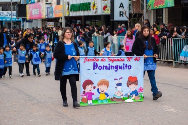 Sáenz Peña celebró el 216° aniversario de la Revolución de Mayo con acto patrio y desfile