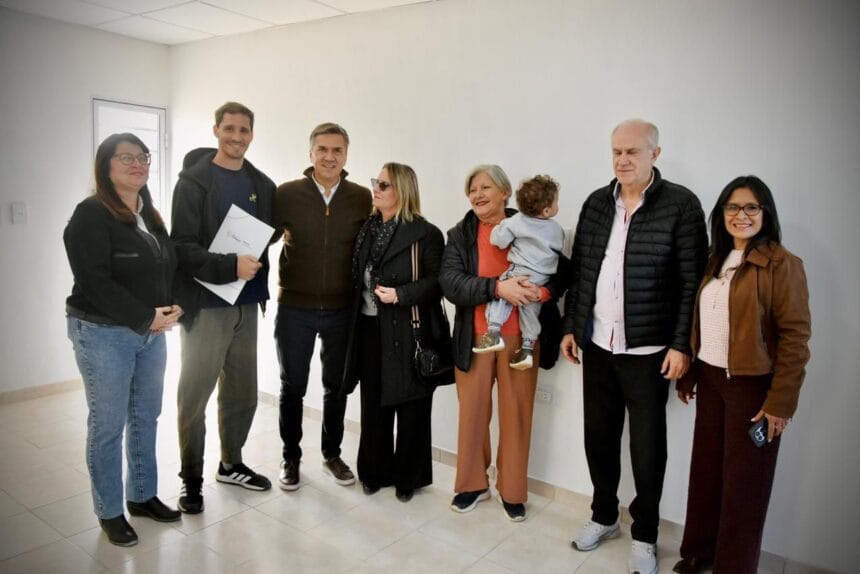 Chacra 214: Con Inclusión Y Transparencia, El Gobernador Zdero Entregó Más  Viviendas En Resistencia