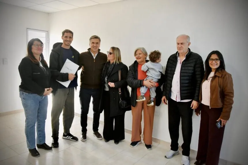Chacra 214: Con Inclusión Y Transparencia, El Gobernador Zdero Entregó Más  Viviendas En Resistencia