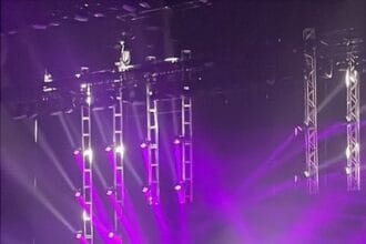 Martin Garrix hizo vibrar el Movistar Arena con un homenaje a Avicii hasta efectos especiales deslumbrantes