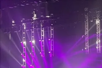 Martin Garrix hizo vibrar el Movistar Arena con un homenaje a Avicii hasta efectos especiales deslumbrantes