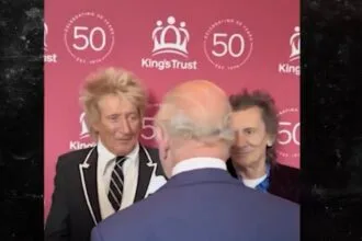 Rod Stewart felicitó al Rey Carlos por su comentario irónico a Donald Trump: “Pusiste a ese canalla en su lugar”