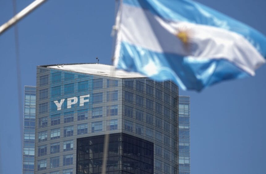 YPF presentó el mayor proyecto del RIGI: USD 25.000 millones para exportar petróleo de Vaca Muerta