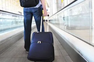 Aerolíneas Argentinas eliminó el equipaje de mano gratis en su tarifa base y redefinió sus precios