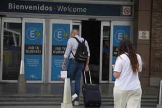 ¿Carry on sí o no? El equipaje que Aerolíneas Argentinas permite llevar en cabina sin pagar extra