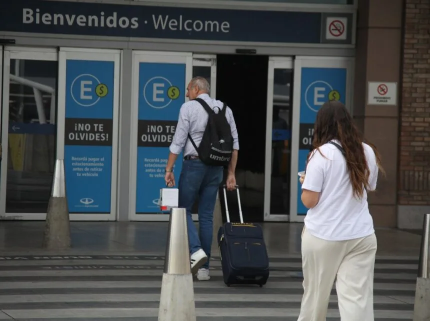 ¿Carry on sí o no? El equipaje que Aerolíneas Argentinas permite llevar en cabina sin pagar extra