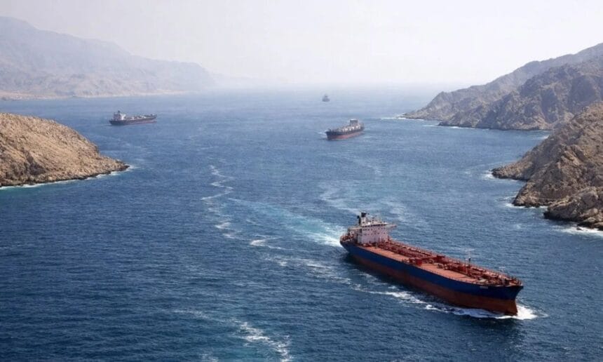 Irán lanzó misiles contra los Emiratos Árabes, mientras Estados Unidos despeja las minas del Estrecho de Ormuz