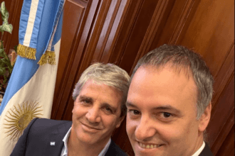 Luis Caputo defendió a Manuel Adorni y ratificó el rumbo económico: “En junio empieza la recuperación”