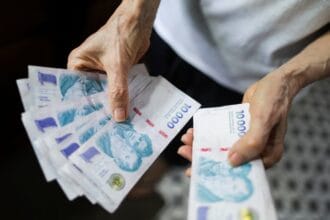 Los salarios registrados volvieron a perder contra la inflación en marzo