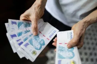 Los salarios registrados volvieron a perder contra la inflación en marzo