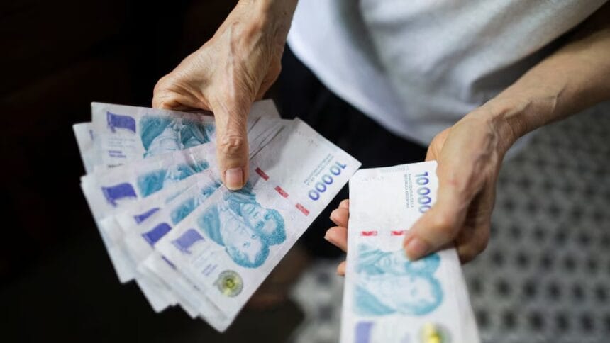 Los salarios registrados volvieron a perder contra la inflación en marzo