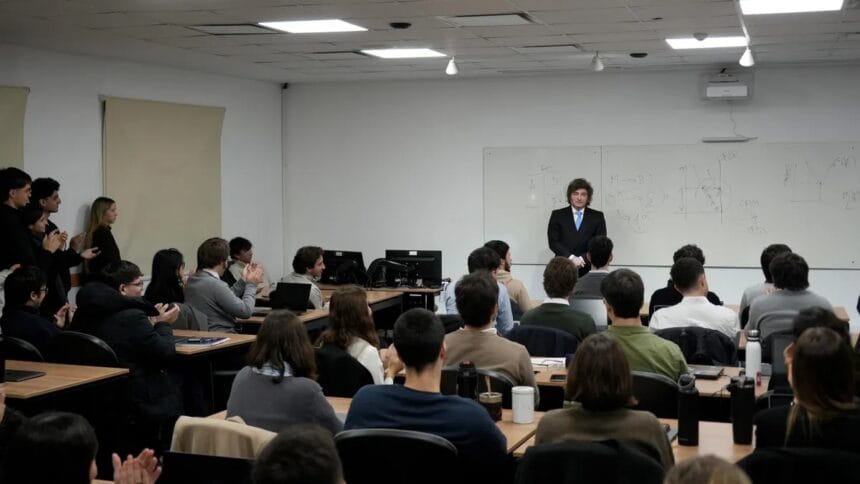 Javier Milei dio una clase de macroeconomía en una universidad privada