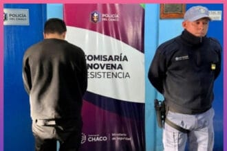 CHACO: Fue A La Casa De Su Amigo Y Sin Motivo Alguno, Pateo La Puerta De Entrada Y Daño La Heladera | Último momento en Chaco