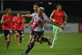 Épico triunfo millonario: con Matías Viña en el arco, River venció a Carabobo en la última jugada