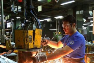 Cayeron producción y ventas en casi el 40% de las industrias
