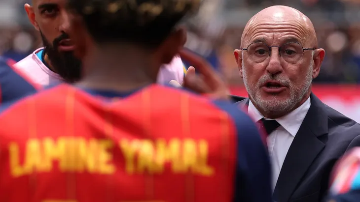 De La Fuente hablando con Lamine Yamal.