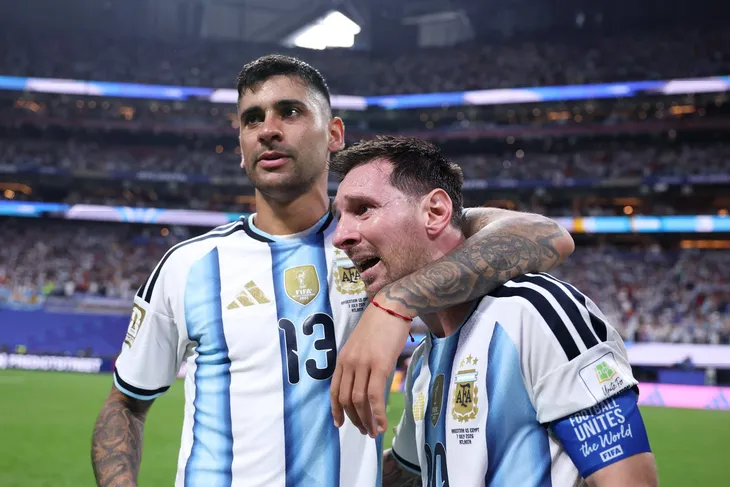 Messi acumula 919 goles a lo largo de toda su carrera profesional. Messi acumula 919 goles a lo largo de toda su carrera profesional.