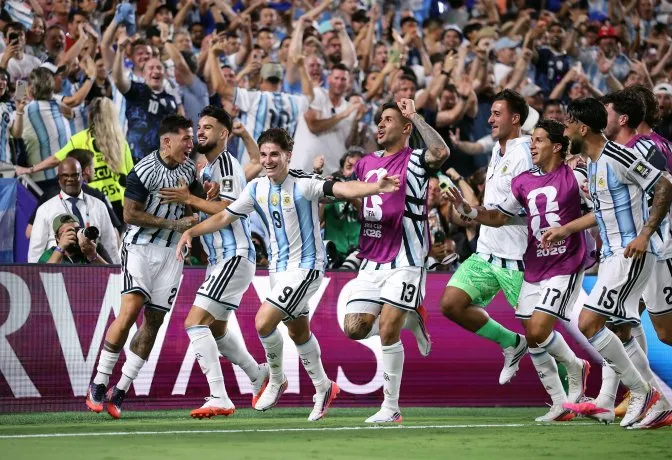 Julián Álvarez y Enzo Fernández lideran el ranking de los futbolistas más caros de Argentina. Julián Álvarez y Enzo Fernández lideran el ranking de los futbolistas más caros de Argentina.