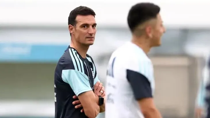 Lionel Scaloni todavía no resolvió el once titular ante Inglaterra por las semifinales del Mundial 2026. Lionel Scaloni todavía no resolvió el once titular ante Inglaterra por las semifinales del Mundial 2026.