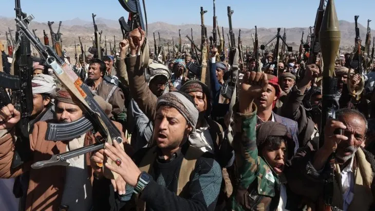 El grupo rebelde anunció un bloqueo marítimo como respuesta a las acciones militares sauditas en Yemen.