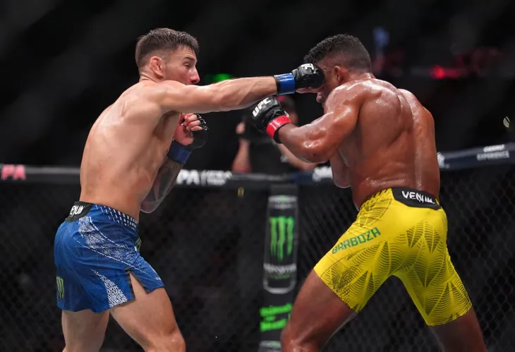 Esteban Ribovics arrasó a una leyenda de la UFC con un impactante nocaut.
