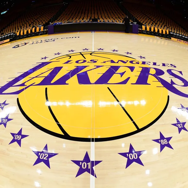 Jerry Buss había adquirido la franquicia en 1979. Jerry Buss había adquirido la franquicia en 1979.